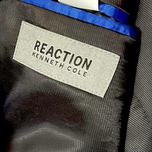 Kenneth Cole Reaction suit jacket..
Excellent condition 
44R